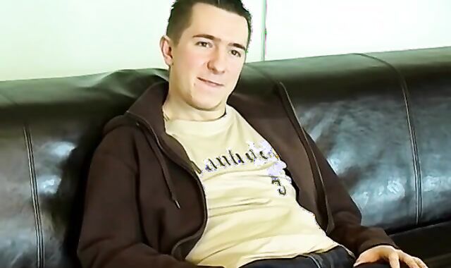 British amateur lubes up his dude-meat and shoots a fountain after dialogue