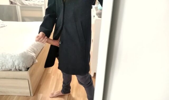 Classy Man Drains His Huge Meaty Shaft and Empties His Jizz In Front Of The Mirror