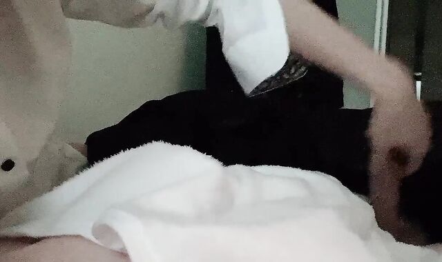 [BL] A mind-deepthroating member of society who makes a palm job while bullying a friend's morning standing dic