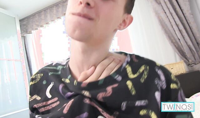 Thin Teen Twink Aaron Frigs Himself While Tugging Off!