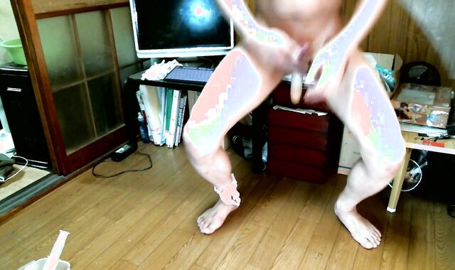 お尻の穴から何か生える？