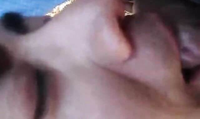 Rancherito straight sabroso se la deja mamar por dinero