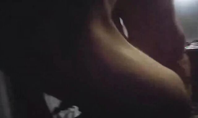 2 diapers man in actie.