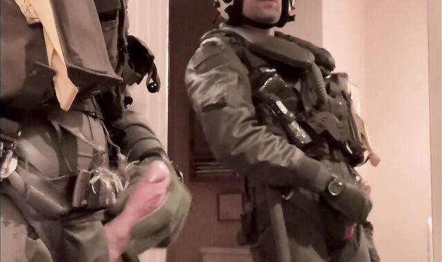 Ultra-Crazy Hornet Horns Himself