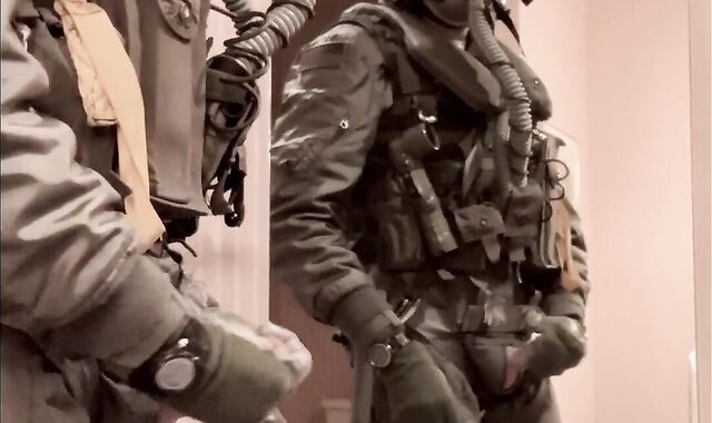 Ultra-Crazy Hornet Horns Himself