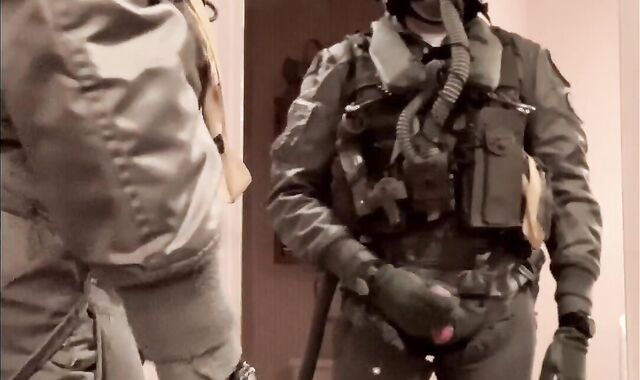 Ultra-Crazy Hornet Horns Himself