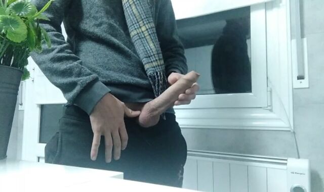 Thick Fuck-Stick Guy With His Scarf, He Is Cold And He Masturbates Off And Finishes Off To Get Super-Fucking-Hot