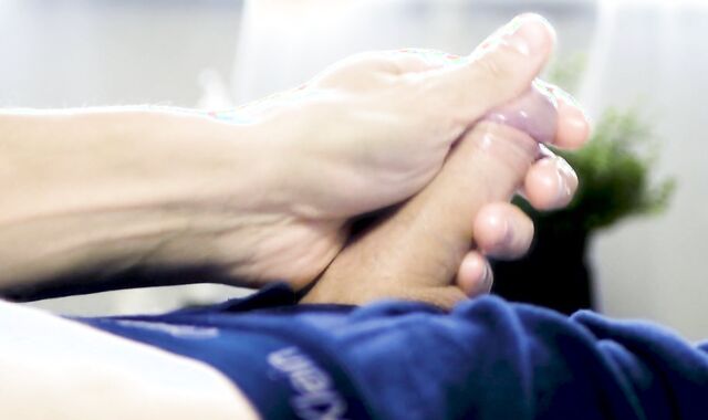 SQUEALING FELLOWS FAP OFF | MensPleasure