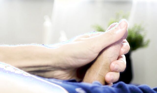 SQUEALING FELLOWS FAP OFF | MensPleasure