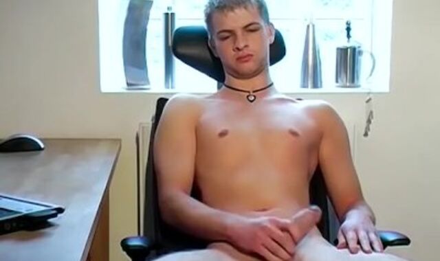 Supah-Adorable blonde twink Mark R blows a load after masturbating off for dialogue