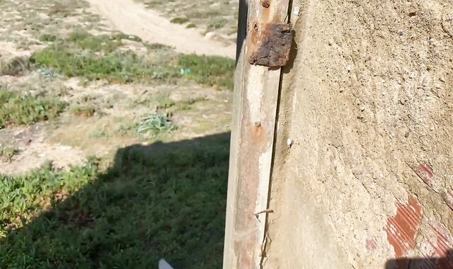 RISKY OUTDOOR GETTING OFF IN THE DEMOLISHES NEAR THE BEACH