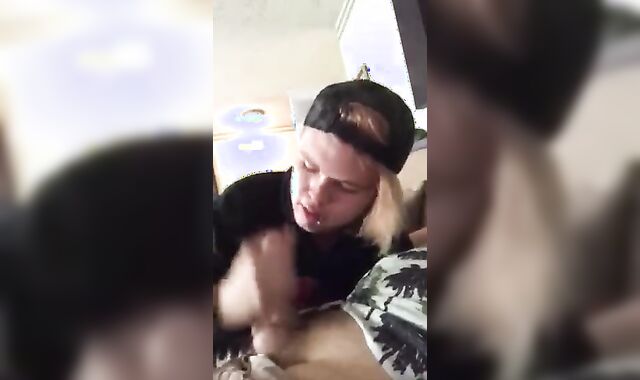 Supah-Uber-Cute puppy ac/dc-atch deep throats his daddy's pecker till he finishes off