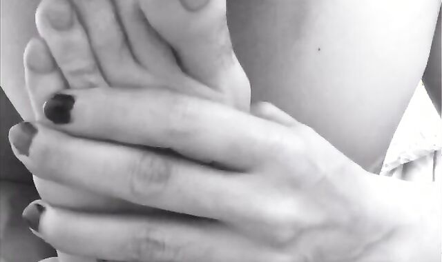 Bi dude self adores feet, shoots a stream in feet and licks own jizz