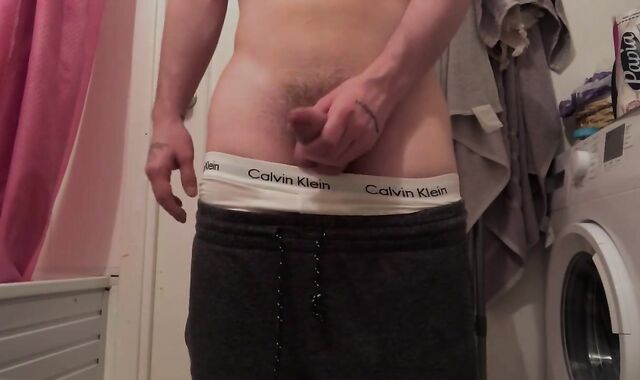 I came from school, decided to jerk off in the bathroom while no one was at home and jizz