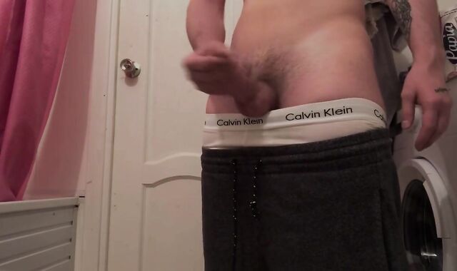 I came from school, decided to jerk off in the bathroom while no one was at home and jizz