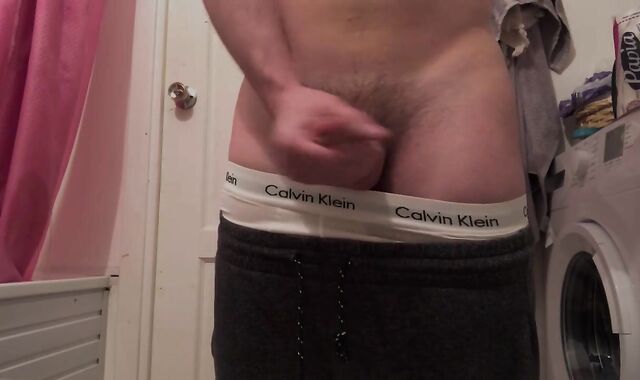 I came from school, decided to jerk off in the bathroom while no one was at home and jizz