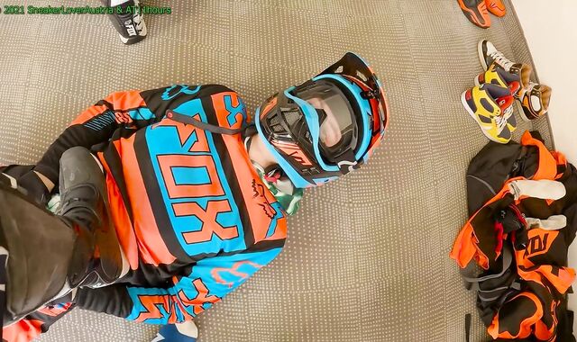 Nuzzle, munch, trample by buddies mx shoes and getting masturbated off