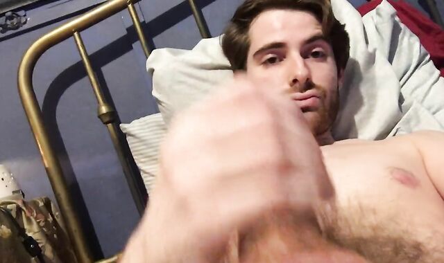 LAD SAD DUDE FAPS HIS JISM-SHOTGUN