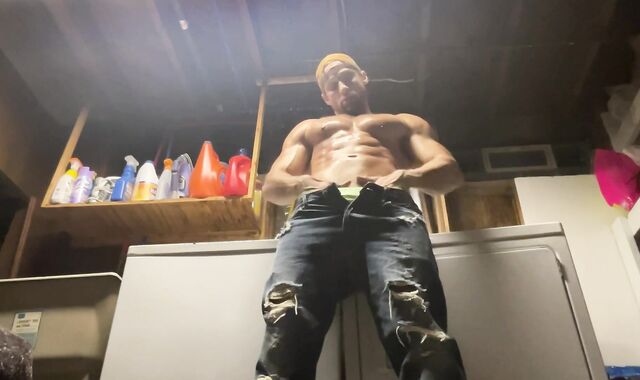 Dom King Muscle Wank Flex '