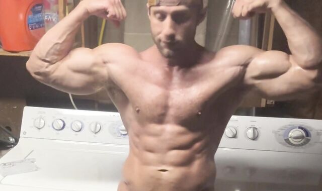 Dom King Muscle Wank Flex '