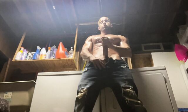 Dom King Muscle Wank Flex '