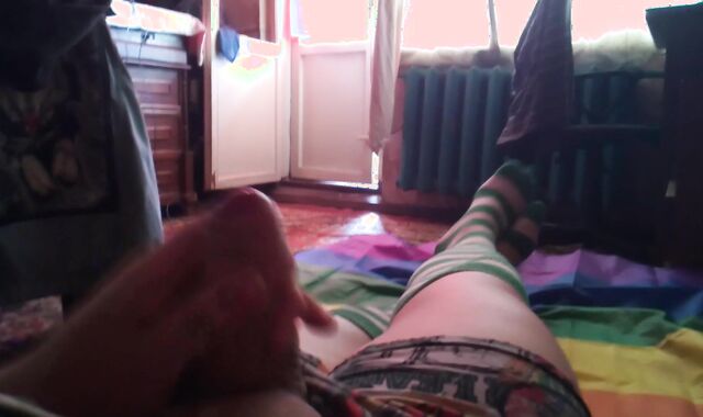 Мастурбация в чулках 2