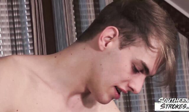 SOUTHERNSTROKES Justin White Deepthroats Spunk-Pumps With Patrik Crumble