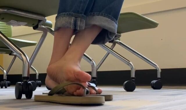 Peep on my feet while I listen to a lecture