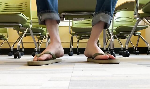 Peep on my feet while I listen to a lecture