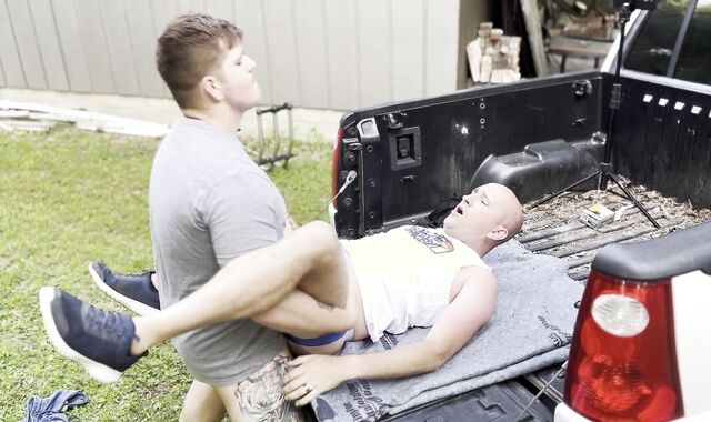 Red head pummels spunk tart, outdoor sans a love glove breeding on car couch