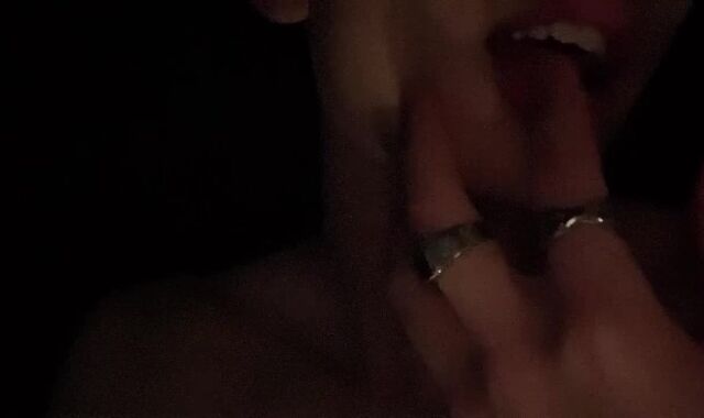 [BL] A sexy member of society who is said to munch a finger and eat it