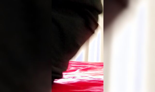 SE LA CHUPO A MI VECINO HETERO EN LAS ESCALERAS DEL EDIFICIO