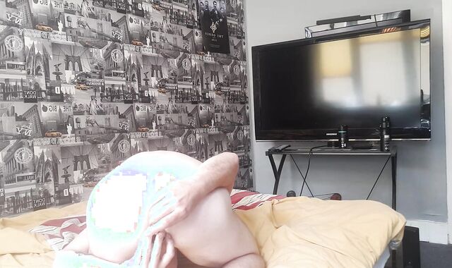 Fellow In Nike Tries Out New Toys - MattieBoyOfficial