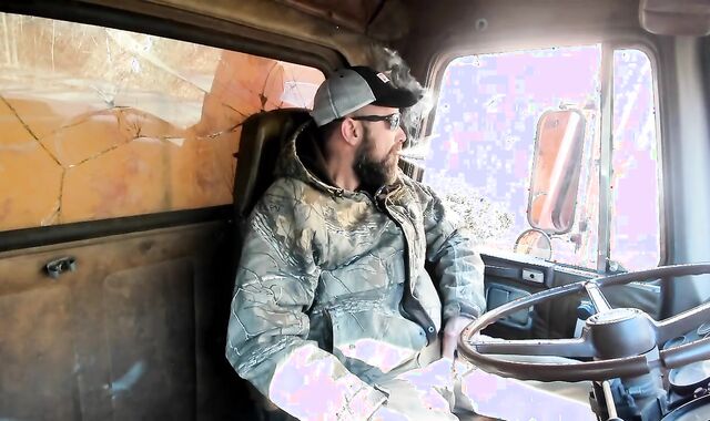 Got wild in unload truck