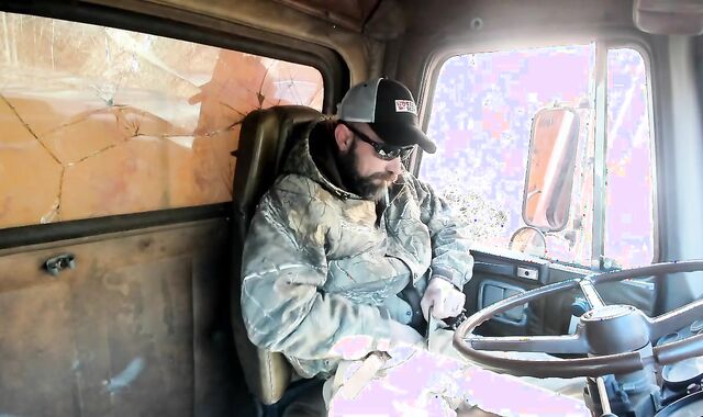 Got wild in unload truck