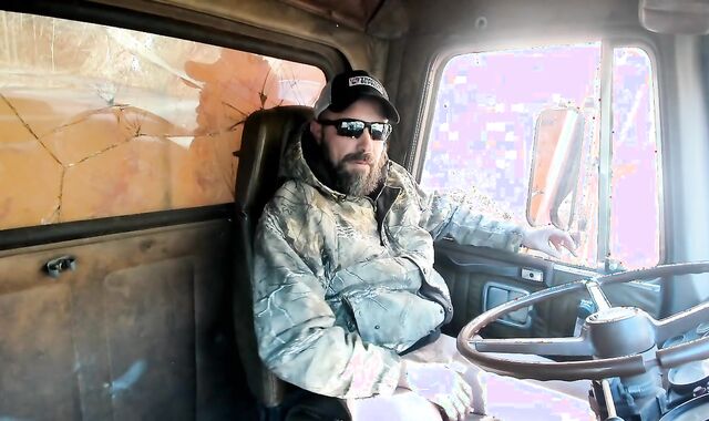 Got wild in unload truck