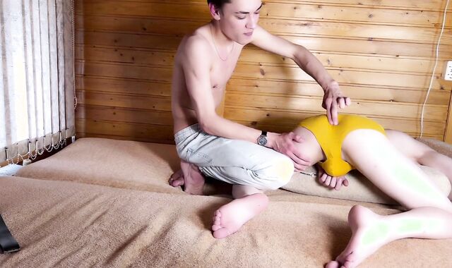 Slapping a homie on the rump - EvgenyKrylovs