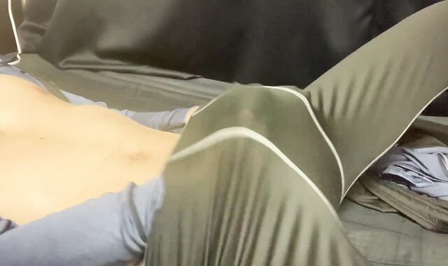 Manga Porno stellar Japanese faps clad in spread out trousers:変態日本人がレギンスでオナニーして大量射精♯4