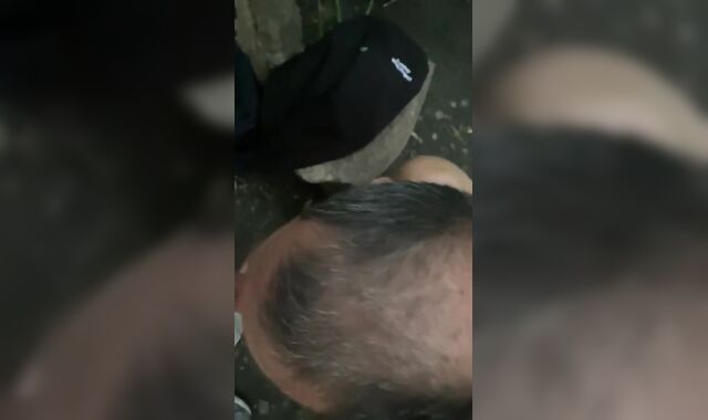 Throating mate in the bush