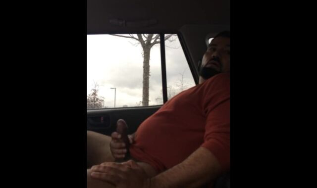 Dude Wanking Off In Back Of Uber While Waiting