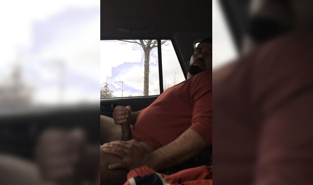 Dude Wanking Off In Back Of Uber While Waiting