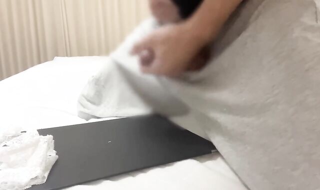 Chinese college college girl hides and smells lingerie