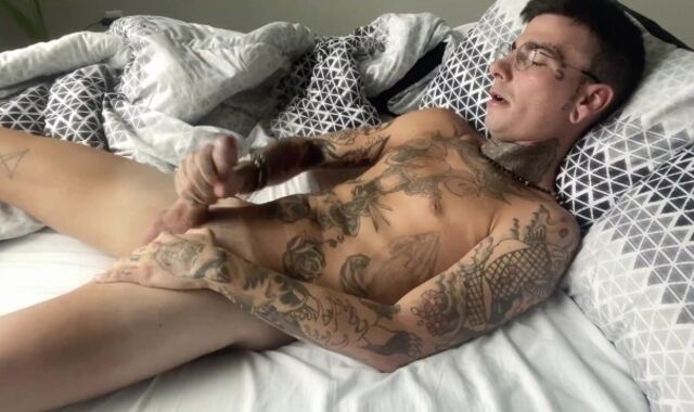 Torrid inked stud shots own jizm into throat