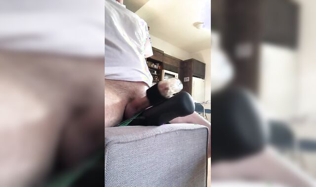 Jack off games with the handy masturbator