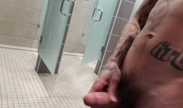 Draining my beef whistle off in the gym showers till i dump a load