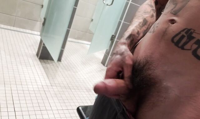 Draining my beef whistle off in the gym showers till i dump a load
