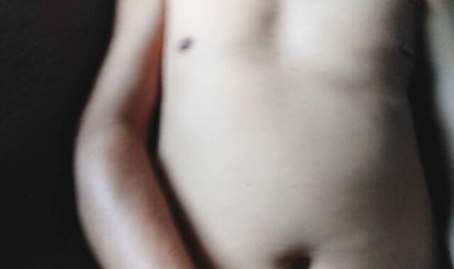 Tatay nag jakol, pinigil umungol dahil bka marinig sa kabilang kwarto..