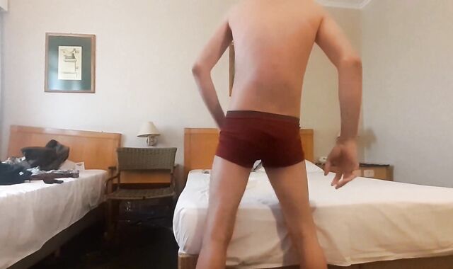 Emo lad displays off a huge yam-sized bulge on underwear striptease 無盡的