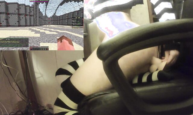 Riding a fake-trunk until I can strike a game of Minecraft TNT Run