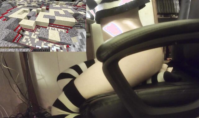 Riding a fake-trunk until I can strike a game of Minecraft TNT Run